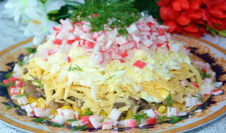 Салат из крабовых палочек с кукурузой