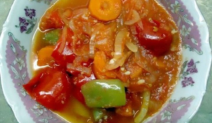 Лечо из перца и помидор с морковью и луком