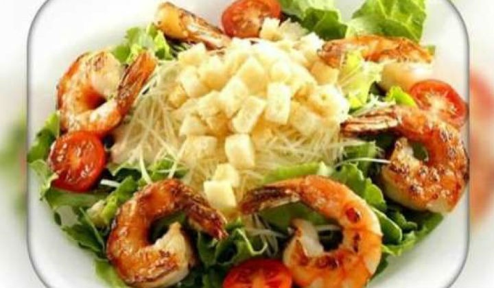Салат Цезарь с креветками