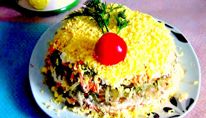 Слоёный салат с куриной печенью