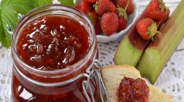 Варенье из ревеня с клубникой